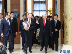 中方代表团马上就出发，特朗普一大早又发了一条推特